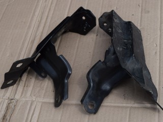 кронштейн радиатора Volvo XC60 1 поколение 2010, 2.4 л., D5, D 5244 T14, дизель, МКПП, белый, передний привод