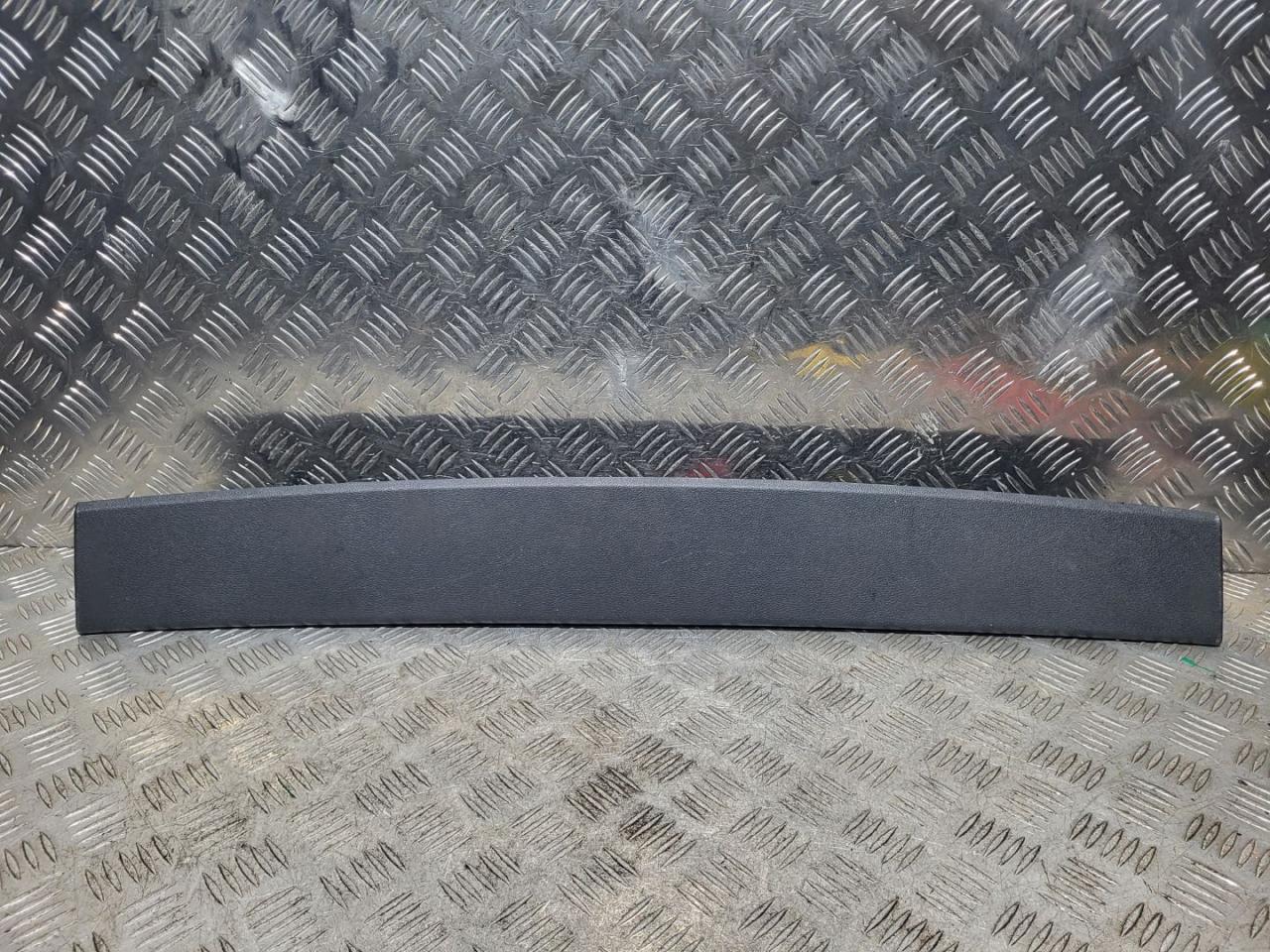 обшивка крышки багажника Volkswagen Tiguan 2 поколение 2017, 2.0 л., бензин, АКПП, внедорожник 5 дв., 5NN867707 - фото №1