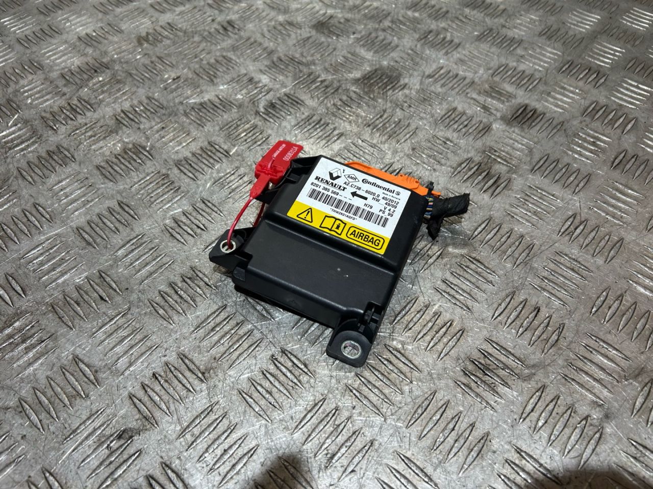 блок AirBag Dacia Duster 1 поколение 2013, 1.5 л., K9K 898, дизель, 6МКПП, внедорожник 5 дв., 8201385569, A2.C738-6020.0 - фото №1