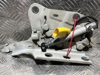 петля капота Volkswagen Touran 2 поколение 2016, 1.4 л., CZDA, бензин, АКПП, минивэн, 5TA823302D, 5TA823823E