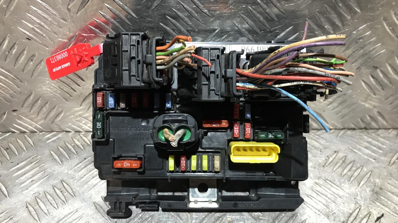 блок предохранителей Peugeot 207 1 поколение 2008, 1.6 л., бензин, 5МКПП, темно серый, универсал, 9664997780, BSM-00 - фото №1