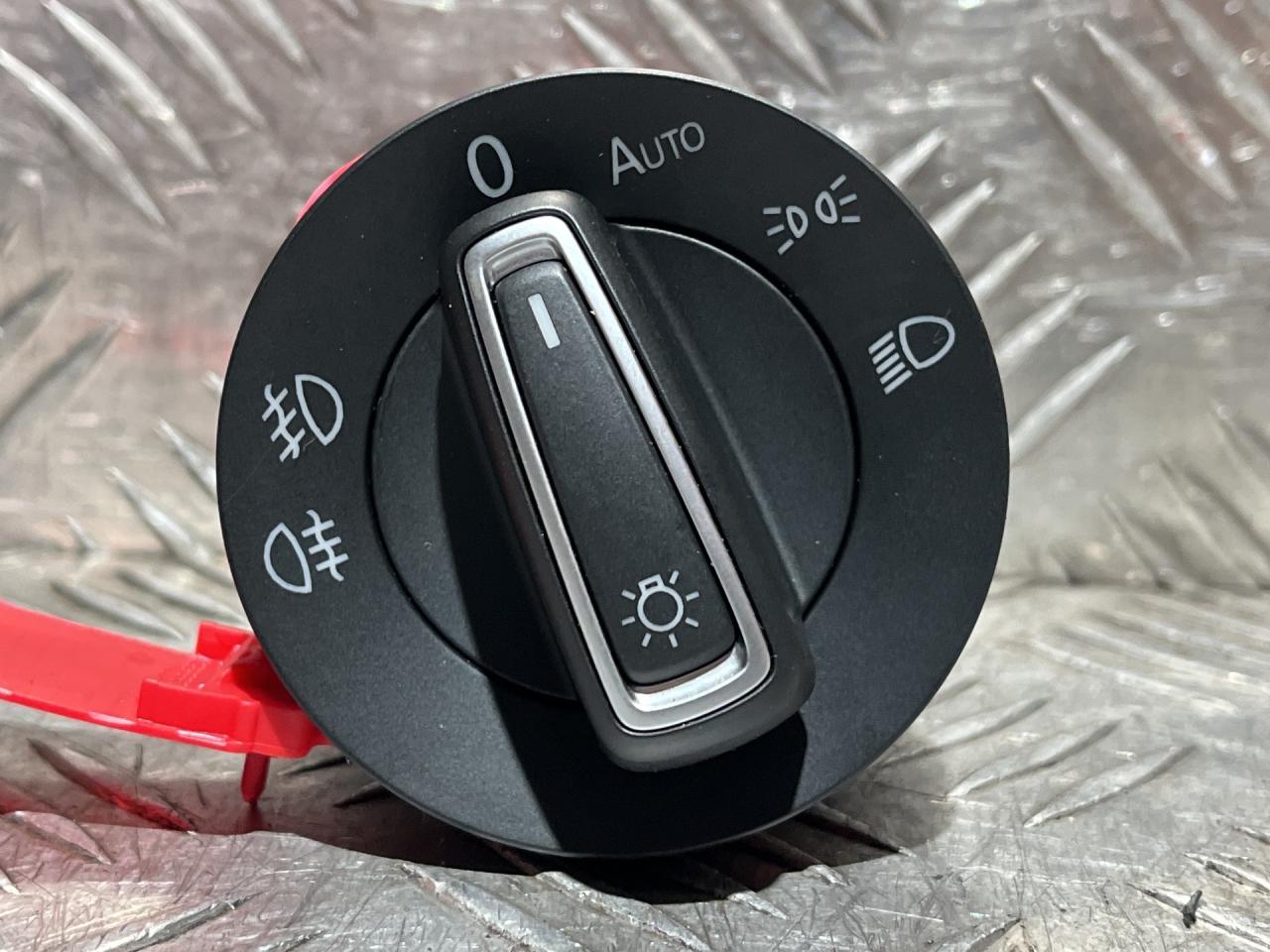 переключатель света Volkswagen Touran 2 поколение 2016, 1.4 л., CZDA, бензин, АКПП, минивэн, 5G0941431BD - фото №1