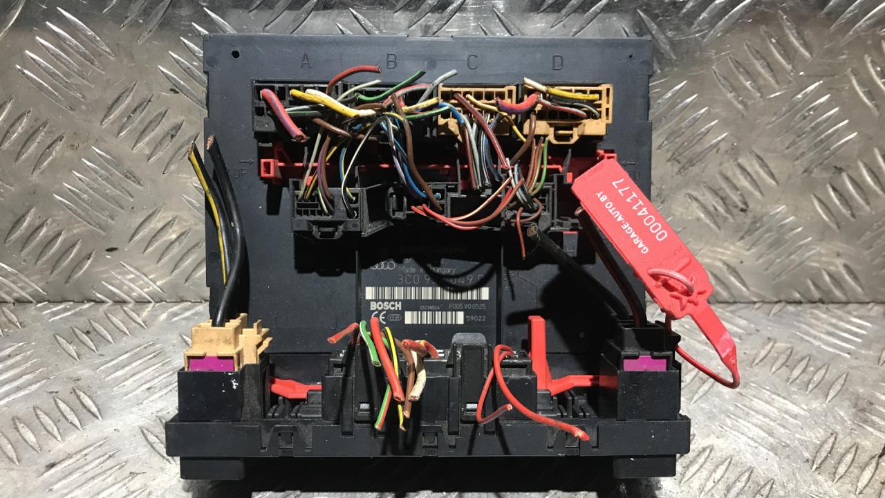 блок предохранителей Volkswagen Touran 1 поколение 2004, 1.9 л., дизель, 6МКПП, минивэн, 3C0937049D - фото №1