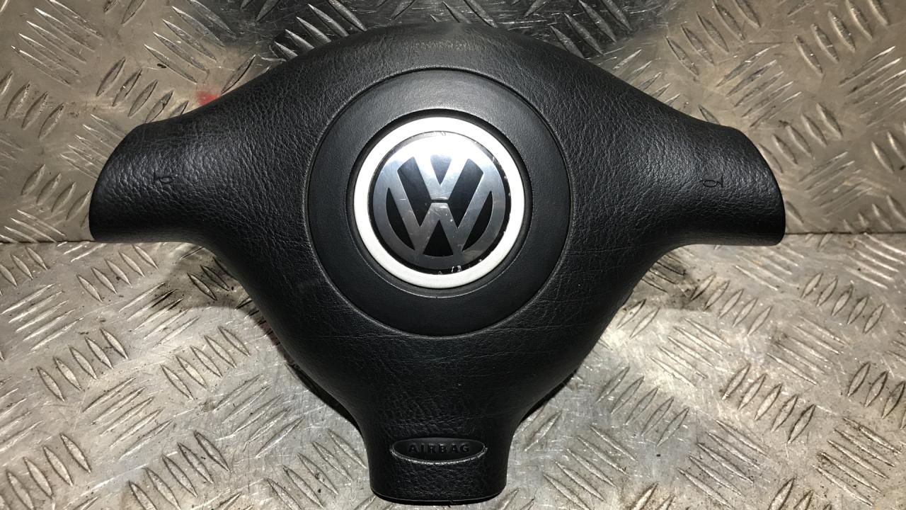 подушка безопасности водителя Volkswagen Golf 4 поколение 2004, 1.6 л., бензин, МКПП, универсал, 3B0880201L, X51H851EAPY - фото №1