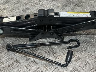 домкрат Audi A4 B9 2018, 2.0 л., CVKB, бензин, АКПП, универсал, 8W0011031D