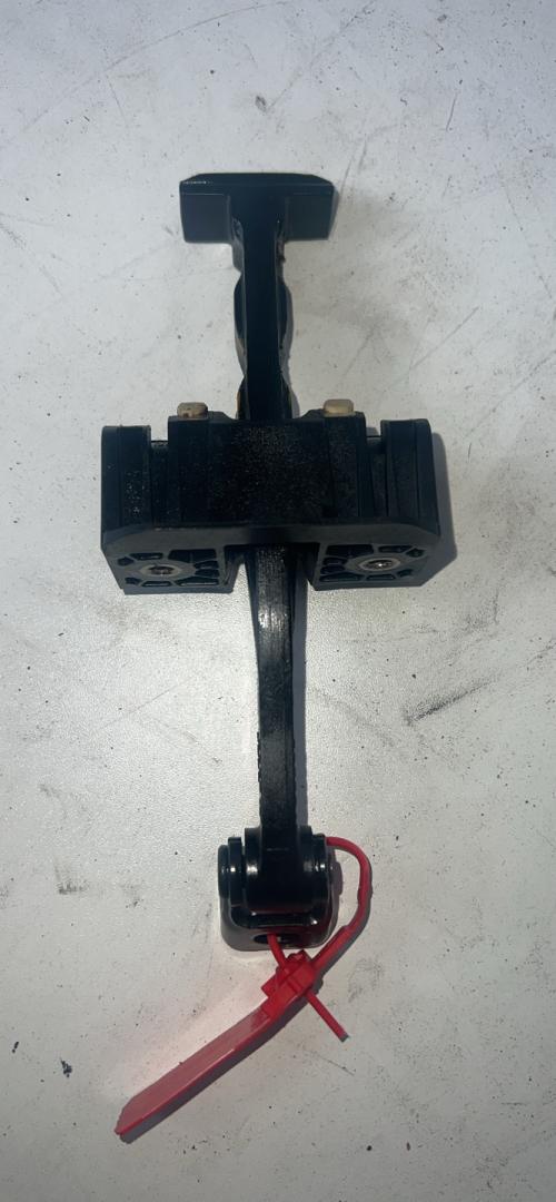 ограничитель открывания двери BMW 5 серия F07/F10/F11 2012, 2.0 л., N20 B20 A, бензин, АКПП, седан, 7182005 - фото №1