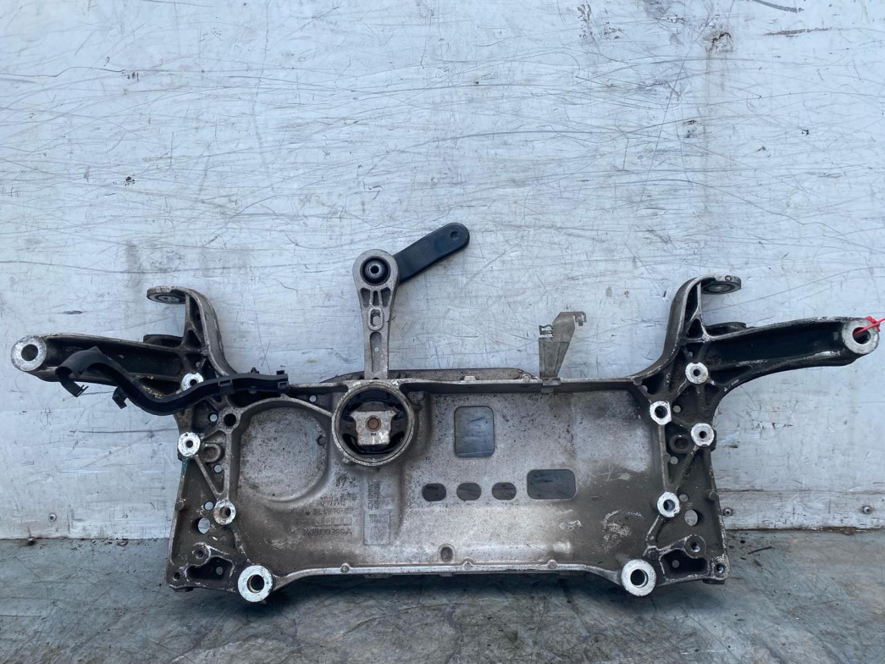 балка подвески передняя (подрамник) Volkswagen Passat B7 2014, 1.4 л., CAXA, бензин, АКПП, седан, 7N0199369A - фото №1