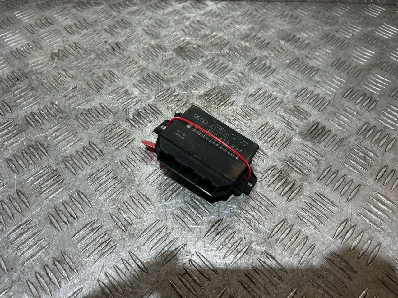 блок управления парктрониками Audi A6 Allroad Quattro C5 2001, 2.5 л., AKE, дизель, 6МКПП, универсал, 8E0919283 - фото №1