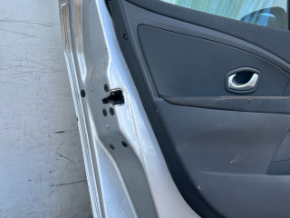 дверь передняя левая Renault Megane 3 поколение 2011, 1.6 л., бензин, 5МКПП, хетчбэк 5 дв.