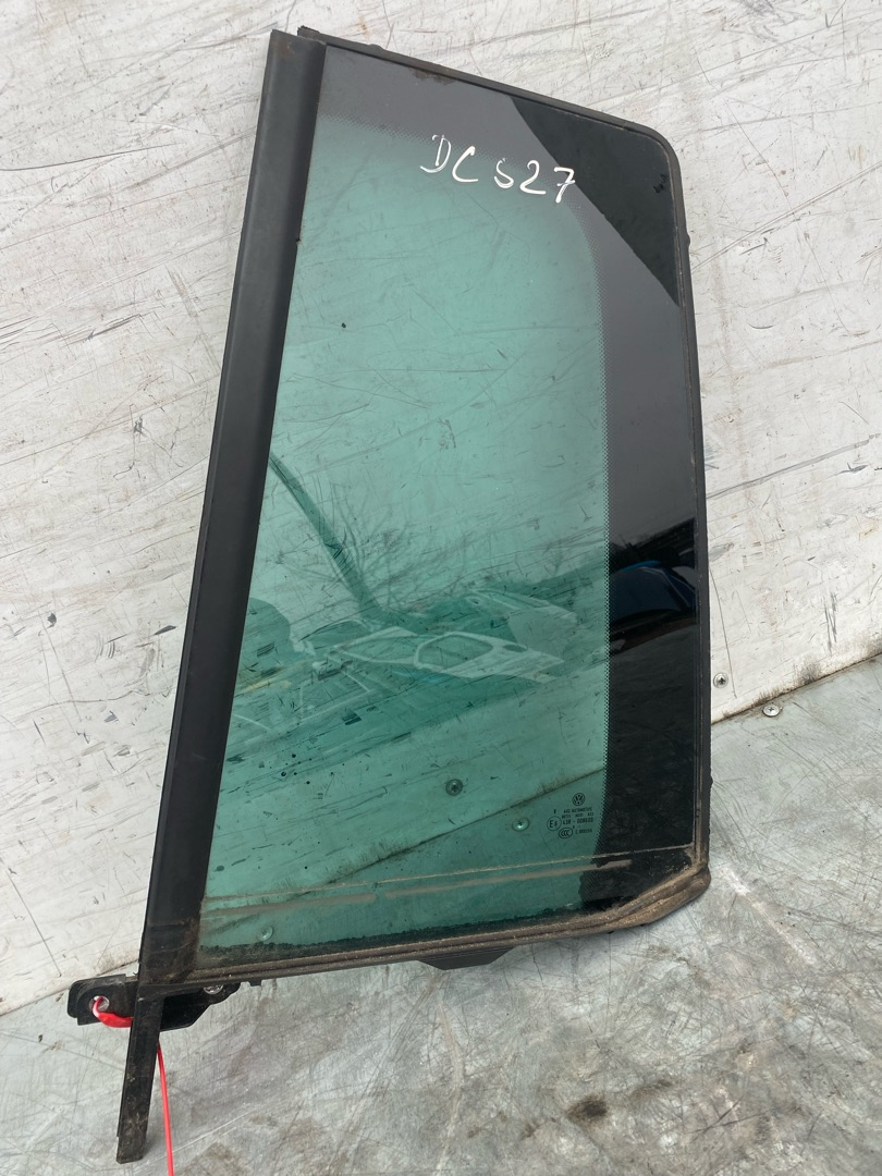 форточка задняя левая Volkswagen Tiguan 1 поколение 2009, 2.0 л., CBAA, дизель, 6МКПП, внедорожник 5 дв. - фото №1