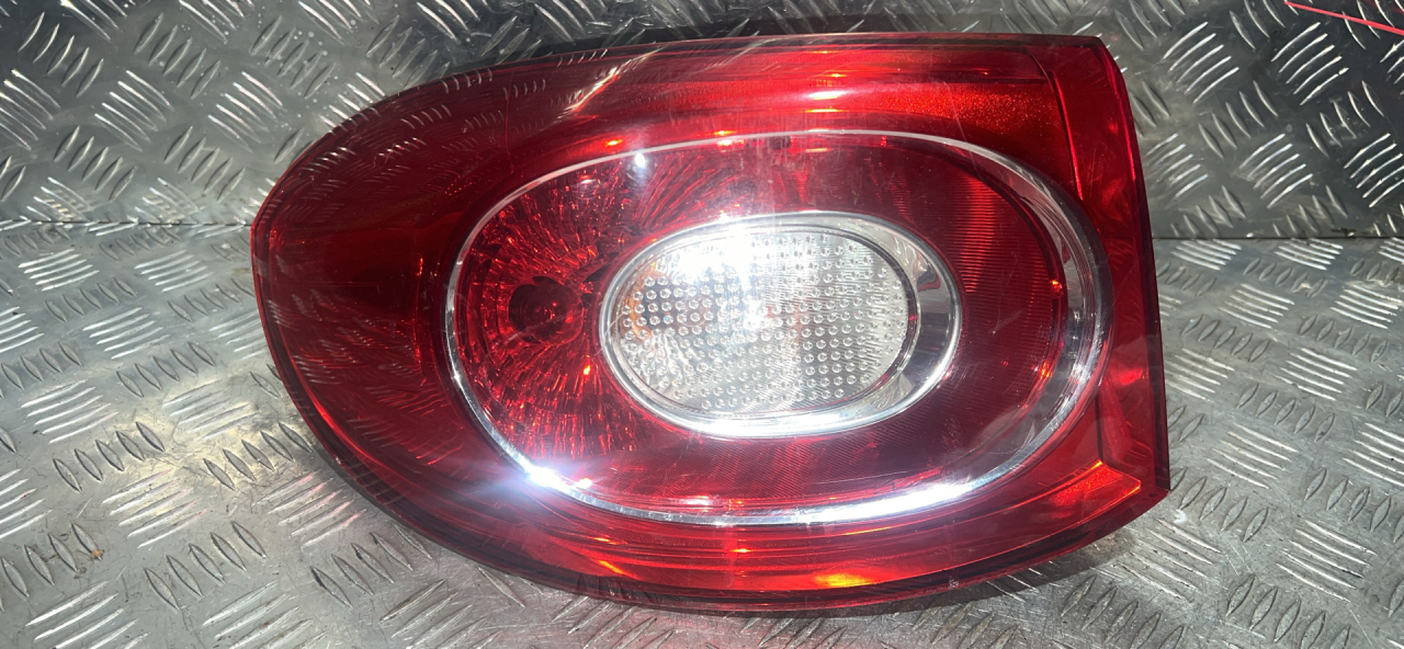 фонарь задний левый Volkswagen Tiguan 1 поколение 2009, 2.0 л., CBAA, дизель, 6МКПП, внедорожник 5 дв. - фото №1