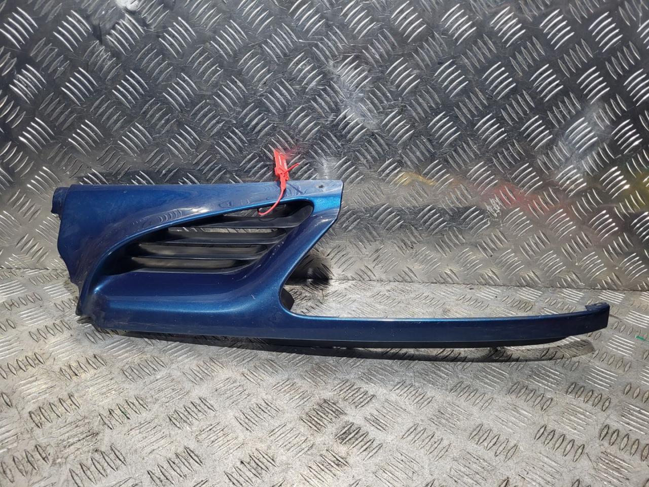 решетка радиатора Renault Scenic 1 поколение 1998, 1.6 л., K7M 690, бензин, 5МКПП, синий, минивэн, 7700834200 - фото №1