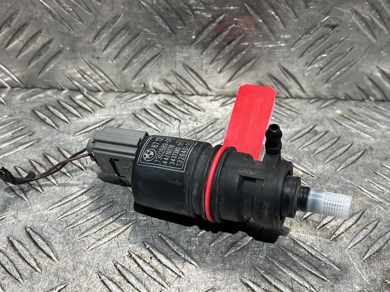насос (моторчик) омывателя стекла BMW X1 E84 2011, 3.0 л., N52 B30 A, бензин, АКПП, внедорожник 5 дв., 7302589-01, 3437380 - фото №1