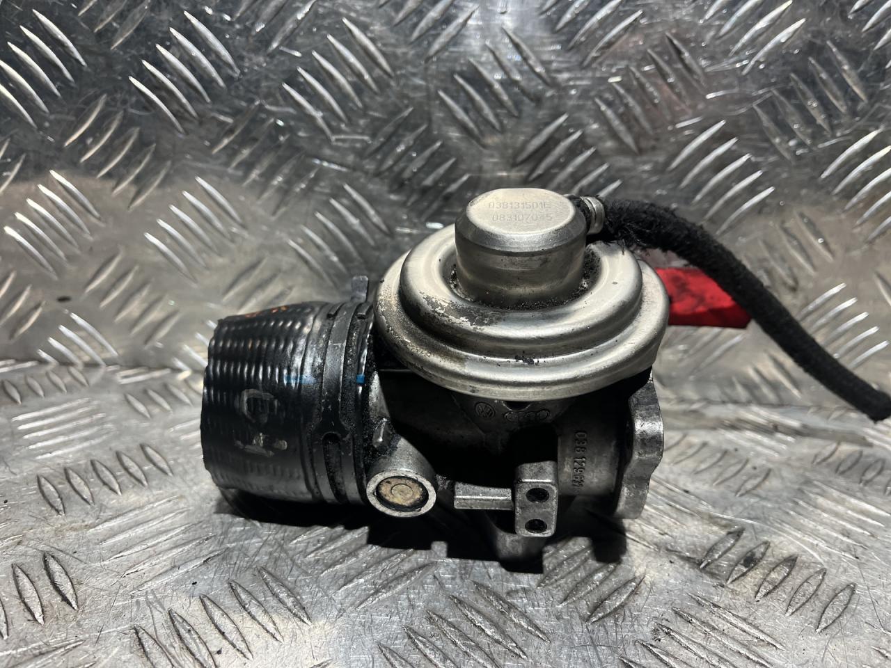 клапан EGR Volkswagen Golf 4 поколение 2001, 1.9 л., дизель, МКПП, универсал, 038131501E, 038129637B - фото №1