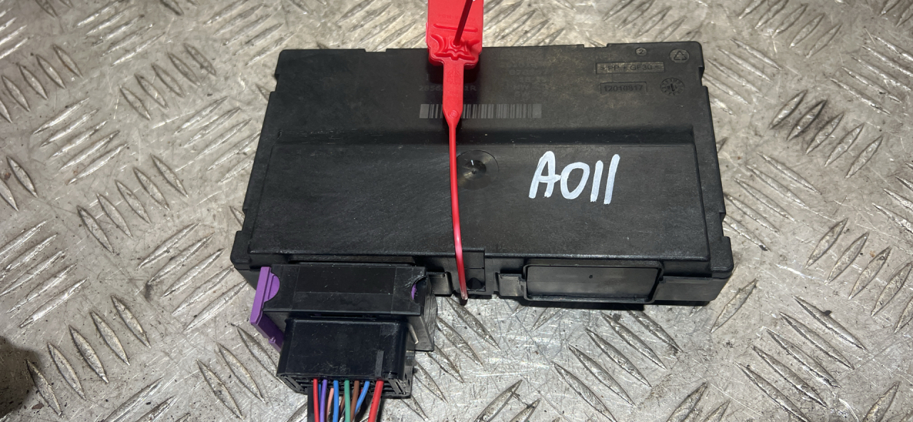 блок комфорта Renault Talisman 1 поколение 2018, 1.5 л., дизель, 6МКПП, седан, 285651321R, 20101945 - фото №1