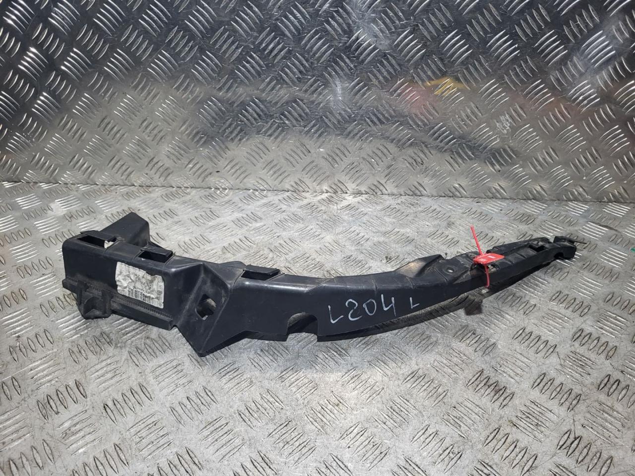 Крепление бампера переднего Volkswagen Passat B5 1999, 1.6 л., AHL, бензин, 5МКПП, красный, универсал, 3B0807049C - фото №1