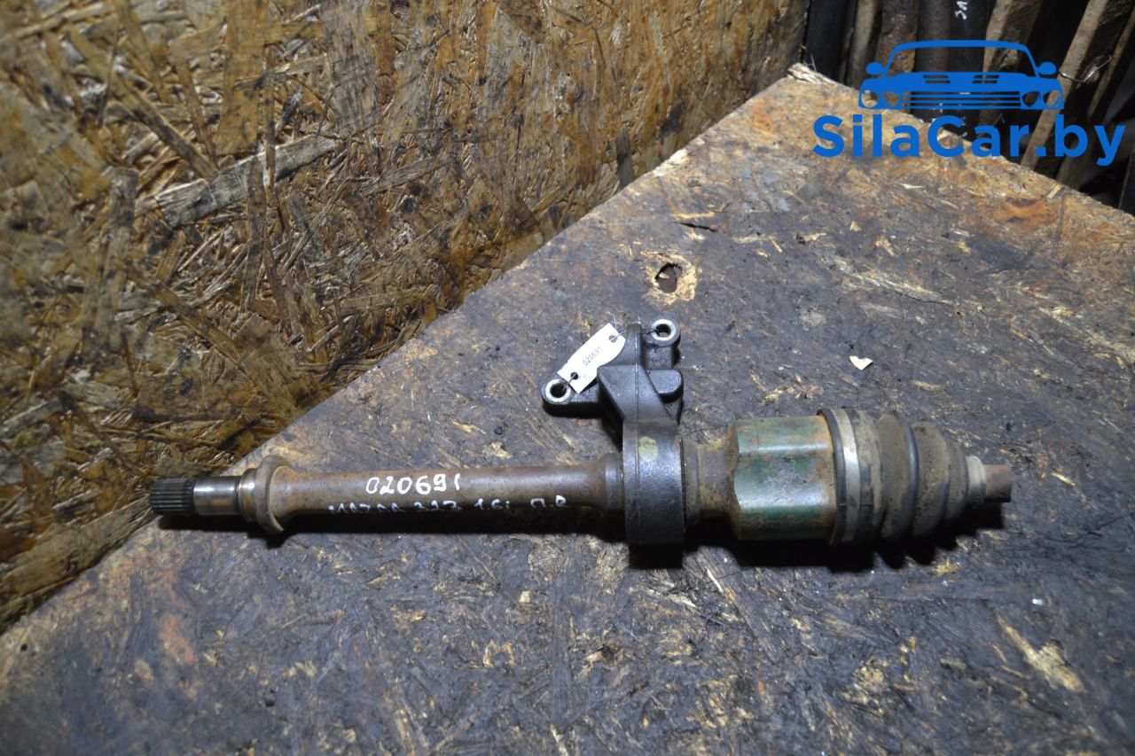 полуось передняя правая (приводной вал, ШРУС) Mazda 323 5 поколение 1996, 1.5 л., бензин, МКПП - фото №1