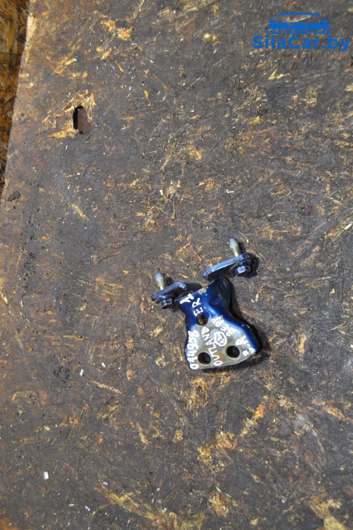 петля двери Mitsubishi Outlander 1 поколение 2004 - фото №1