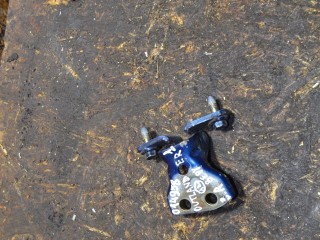 петля двери Mitsubishi Outlander 1 поколение 2004