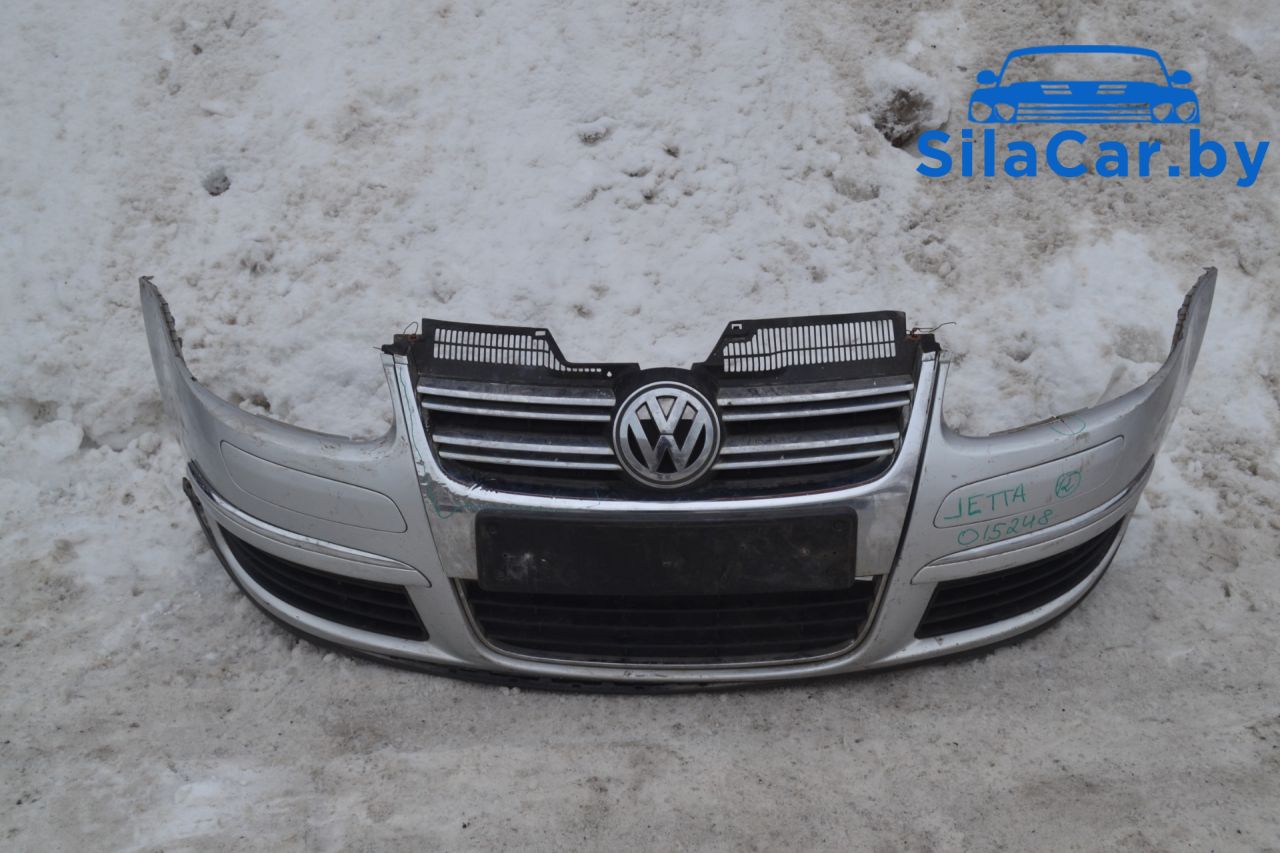 бампер передний Volkswagen Jetta 5 поколение 2006 - фото №1