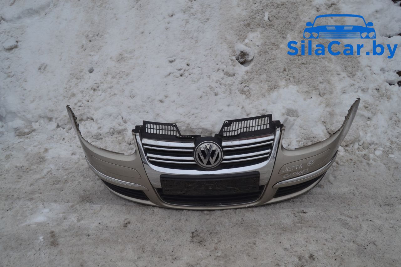бампер передний Volkswagen Jetta 5 поколение 2006 - фото №1