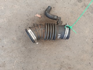 патрубок воздушного фильтра Nissan X-Trail T30 [рестайлинг] (2004 - 2007), 2.2 л., дизель