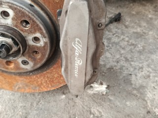 суппорт передний левый Alfa Romeo Brera 1 поколение (2005 - 2026), 2.4 л., дизель, МКПП