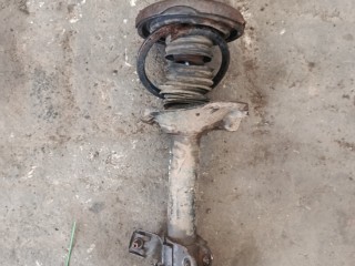 амортизатор передний левый Nissan X-Trail T30 [рестайлинг] (2004 - 2007), 2.2 л., дизель