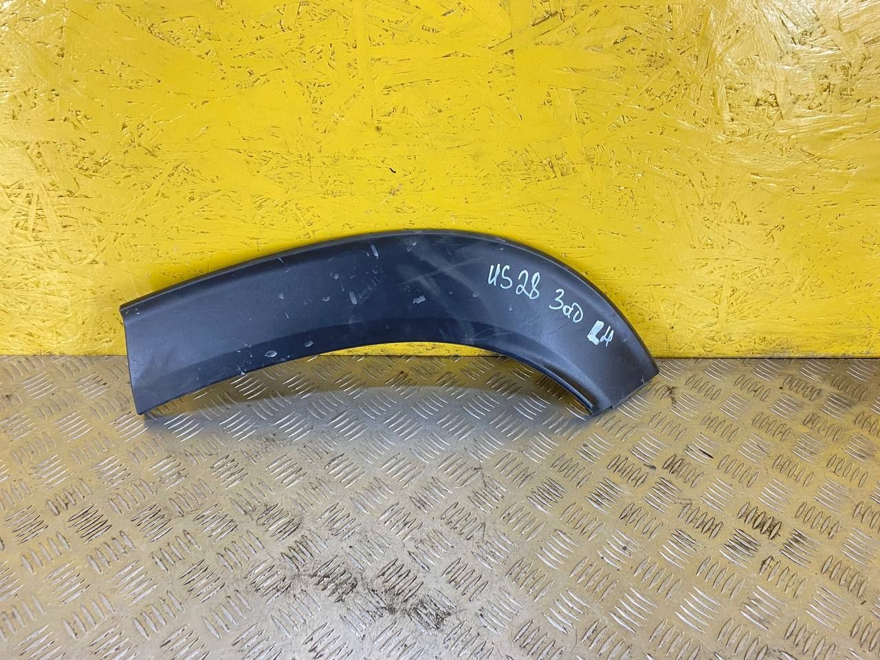 молдинг крыла Chevrolet TrailBlazer 3 поколение 2022, 1.3 л., L3T, бензин, АКПП, черный, внедорожник 5 дв., передний привод - фото №1