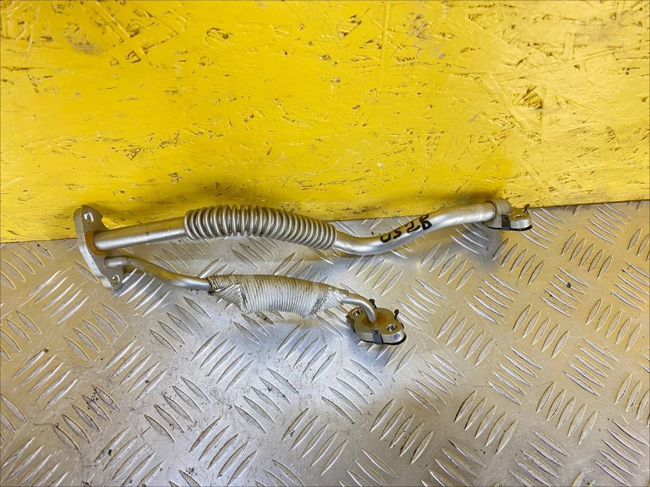 масляная трубка турбины Chevrolet TrailBlazer 3 поколение 2022, 1.3 л., L3T, бензин, АКПП, черный, внедорожник 5 дв., передний привод, 12687723 - фото №1