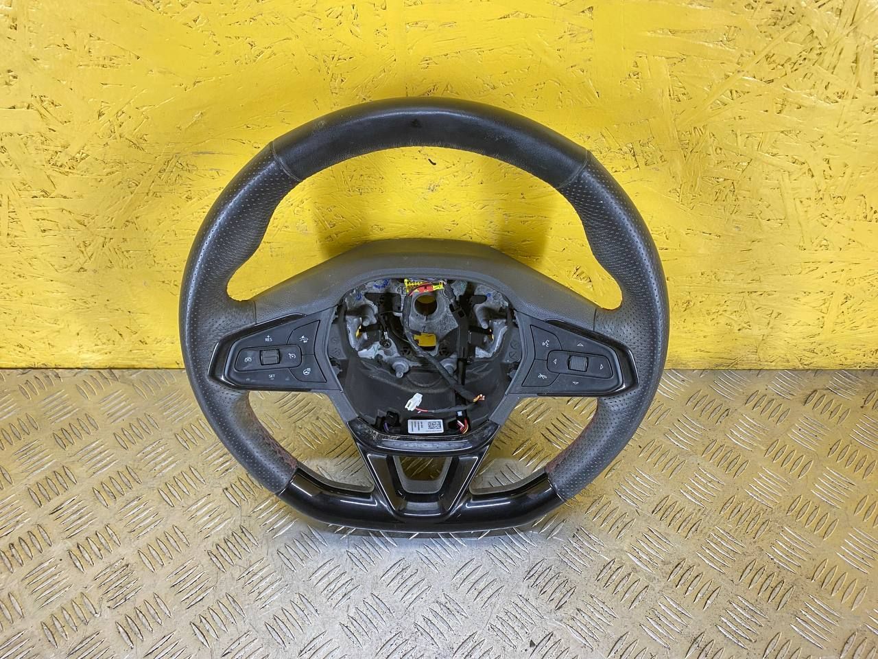 руль Chevrolet TrailBlazer 3 поколение 2022, 1.3 л., L3T, бензин, АКПП, черный, внедорожник 5 дв., передний привод, 60006548 - фото №1