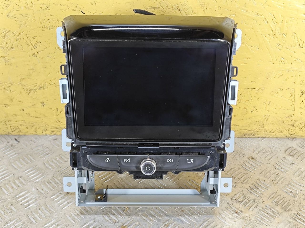 магнитола Chevrolet Traverse 2 поколение 2019, 3.6 л., бензин, АКПП, бежевый, полный привод, 84361015 - фото №1