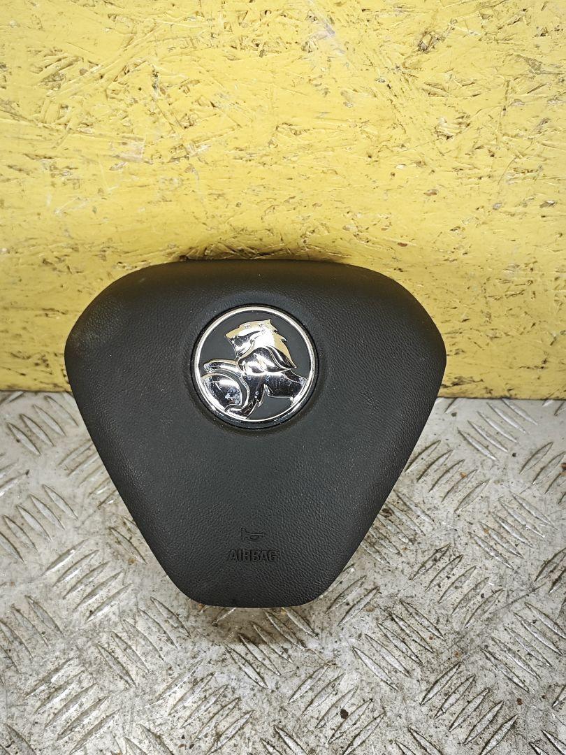подушка безопасности водителя Chevrolet Equinox 3 поколение 2020, 1.5 л., бензин, АКПП, темно серо-зеленый, внедорожник 5 дв., правый руль, 84437036 - фото №1