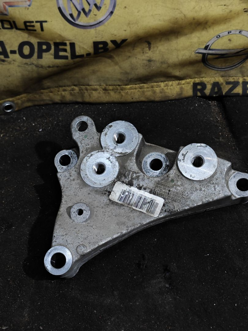 кронштейн КПП Jeep Renegade 1 поколение 2020, 2.4 л., бензин, АКПП, полный привод, 51978706 - фото №1