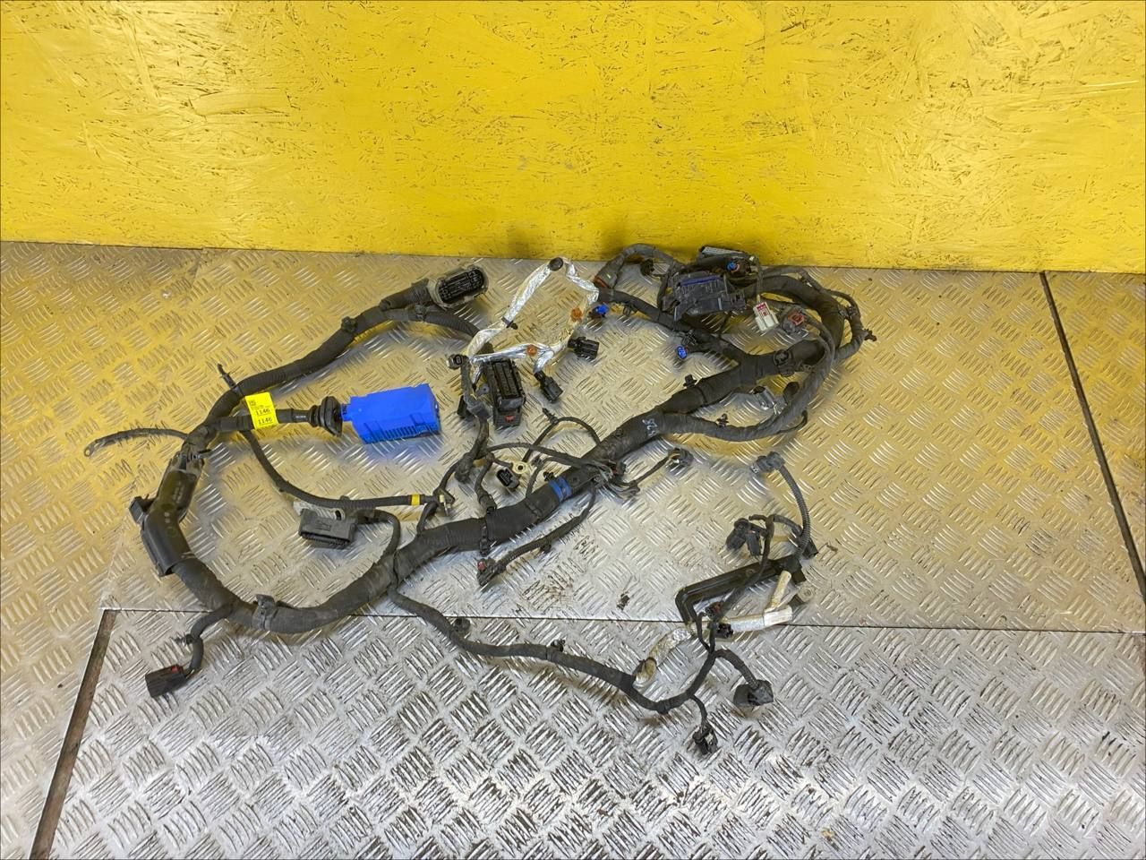 проводка двигателя Chevrolet TrailBlazer 3 поколение 2022, 1.3 л., L3T, бензин, АКПП, черный, внедорожник 5 дв., передний привод, 42781146 - фото №1