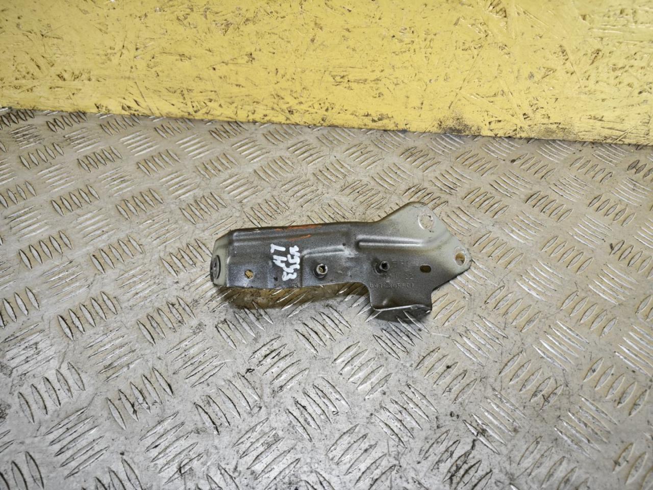 крепление ( кронштейн ) крыла Nissan Rogue T33 2022, 1.5 л., бензин, АКПП, серый, внедорожник 5 дв., полный подключаемый привод, 641C36RR0A - фото №1