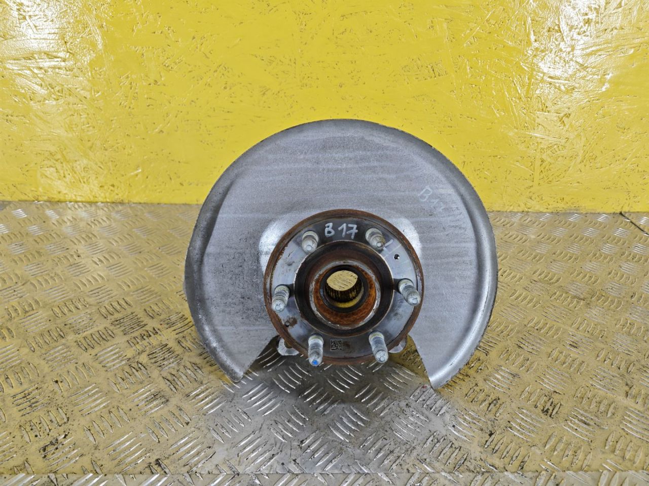 кулак задний левый Cadillac XT6 1 поколение 2022, 3.6 л., бензин, АКПП, внедорожник 5 дв., полный подключаемый привод - фото №1