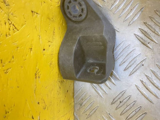 кронштейн радиатора Chevrolet Equinox 3 поколение 2020, 1.5 л., бензин, АКПП, красный, 84164532