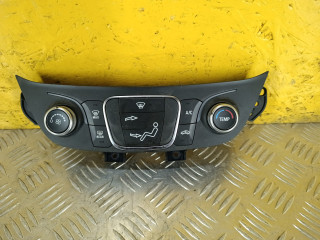 блок управления печки / климат-контроля Chevrolet Equinox 3 поколение [рестайлинг] 2022, 1.5 л., бензин, АКПП, полный подключаемый привод, 84422503