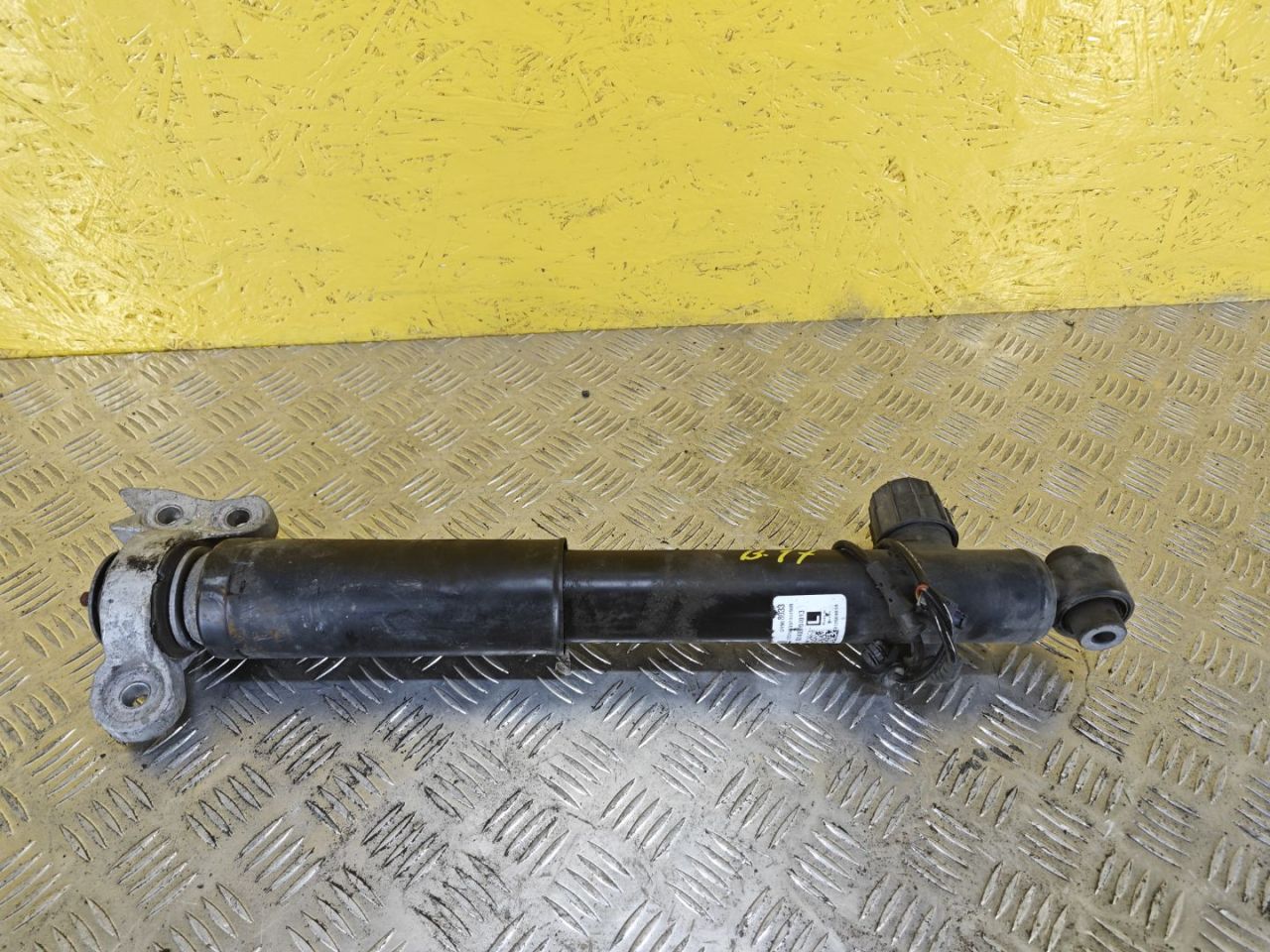 амортизатор задний левый Cadillac XT6 1 поколение 2022, 3.6 л., бензин, АКПП, внедорожник 5 дв., полный подключаемый привод, 84968033 - фото №1