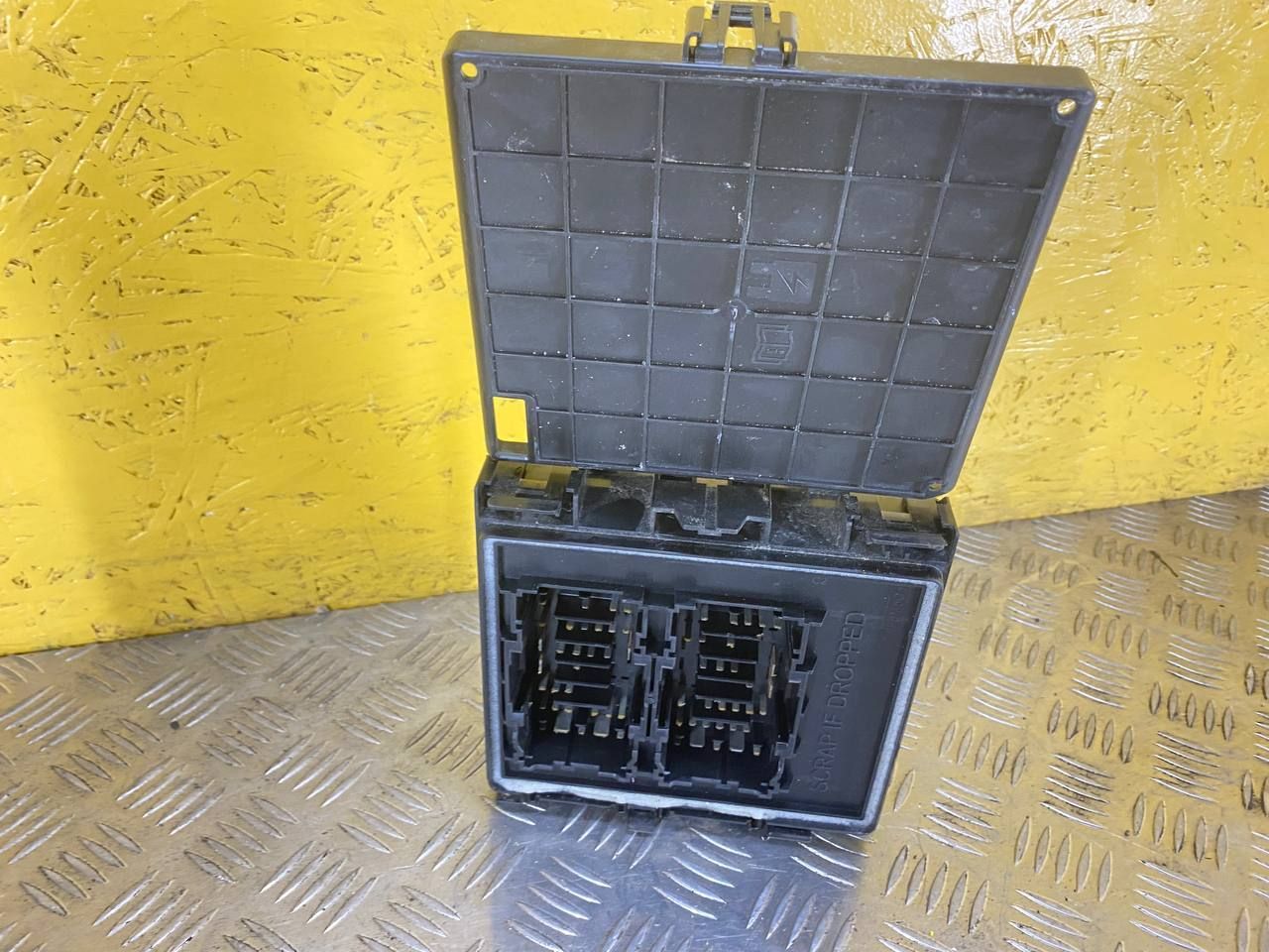 блок предохранителей Ford Escape 4 поколение CX482 2021, 1.5 л., бензин, АКПП, передний привод, LX6T-14D068-NAC - фото №1