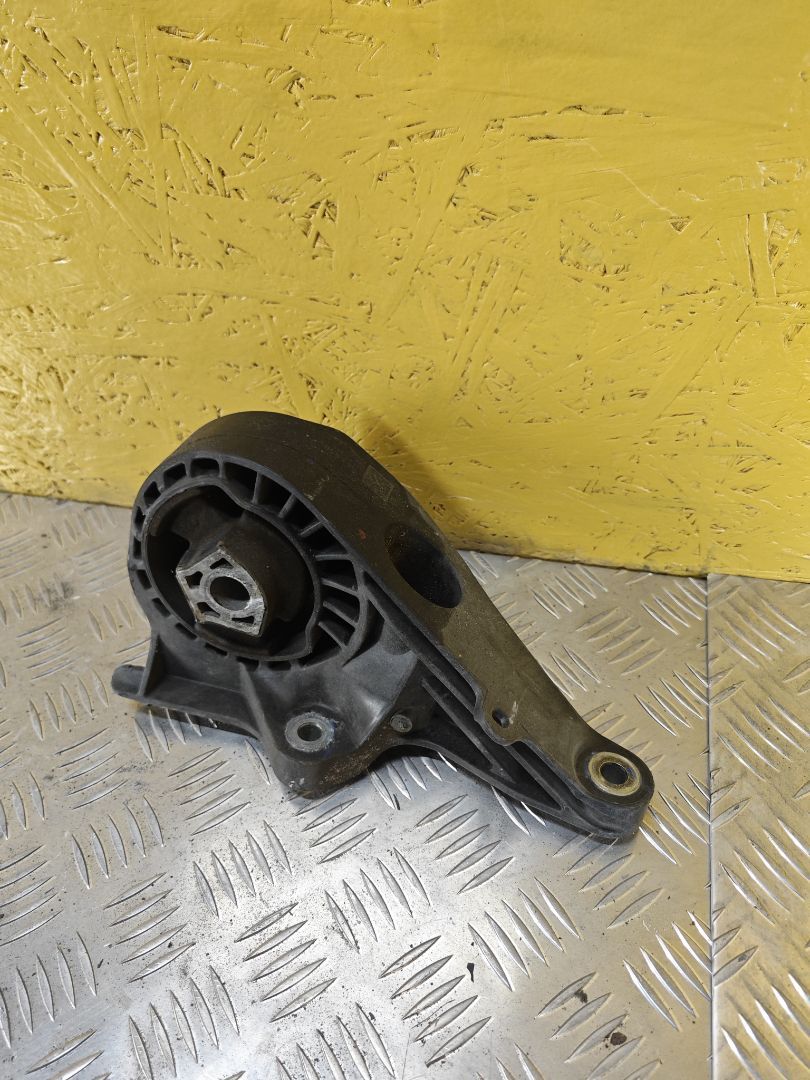 подушка крепления КПП Cadillac XT6 1 поколение 2022, 3.6 л., бензин, АКПП, внедорожник 5 дв., полный подключаемый привод, 85159650 - фото №1