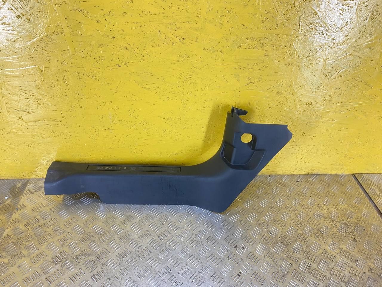 накладка на порог внутренняя Ford Mustang Mach-E 1 поколение 2021, электро, АКПП, белый, внедорожник 5 дв., задний привод, LJ8BR13201BGW - фото №1