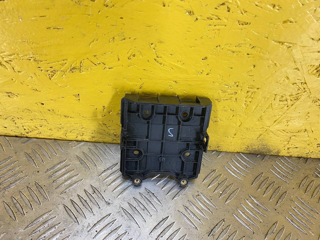 датчик мертвых (слепых) зон Ford Escape 4 поколение CX482 2021, 1.5 л., бензин, АКПП, передний привод, LJ6T14D189AX - фото №1