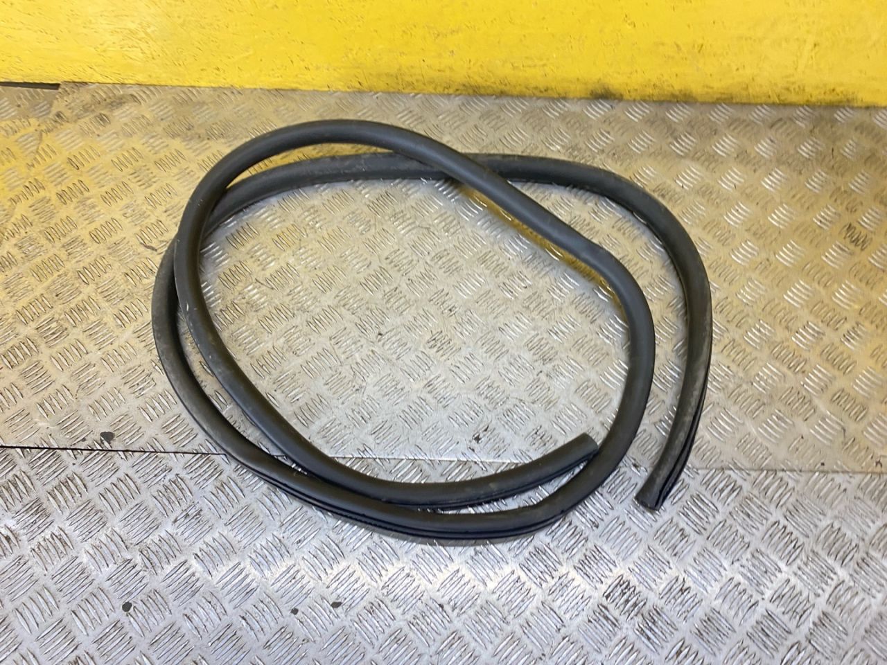 уплотнитель двери Ford Bronco Sport 1 поколение 2021, 1.5 л., бензин, АКПП, полный подключаемый привод - фото №1