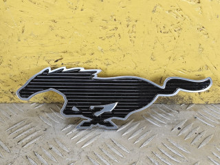 эмблема Ford Mustang Mach-E 1 поколение 2021, электро, АКПП, белый, внедорожник 5 дв., задний привод, LJ8B8A224AC