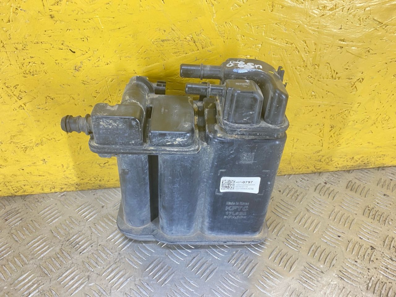 адсорбер Chevrolet TrailBlazer 3 поколение 2022, 1.3 л., L3T, бензин, АКПП, черный, внедорожник 5 дв., передний привод, 42710797 - фото №1