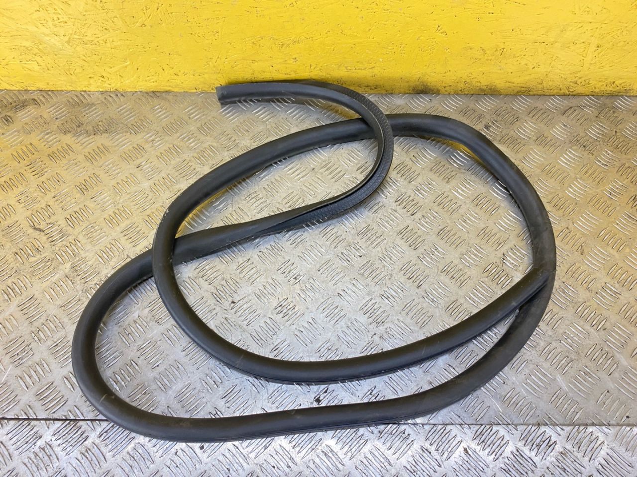 уплотнитель двери Ford Bronco Sport 1 поколение 2021, 1.5 л., бензин, АКПП, полный подключаемый привод - фото №1