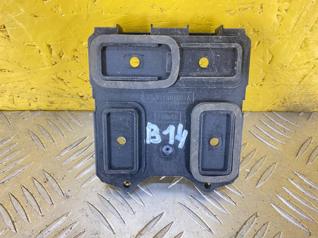 датчик мертвых (слепых) зон Ford Escape 4 поколение CX482 2021, 1.5 л., бензин, АКПП, передний привод, LJ6T14D189AX - фото №1