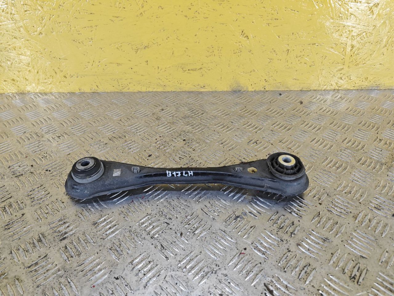 рычаг задний левый Cadillac XT6 1 поколение 2022, 3.6 л., бензин, АКПП, внедорожник 5 дв., полный подключаемый привод, 84606181 - фото №1